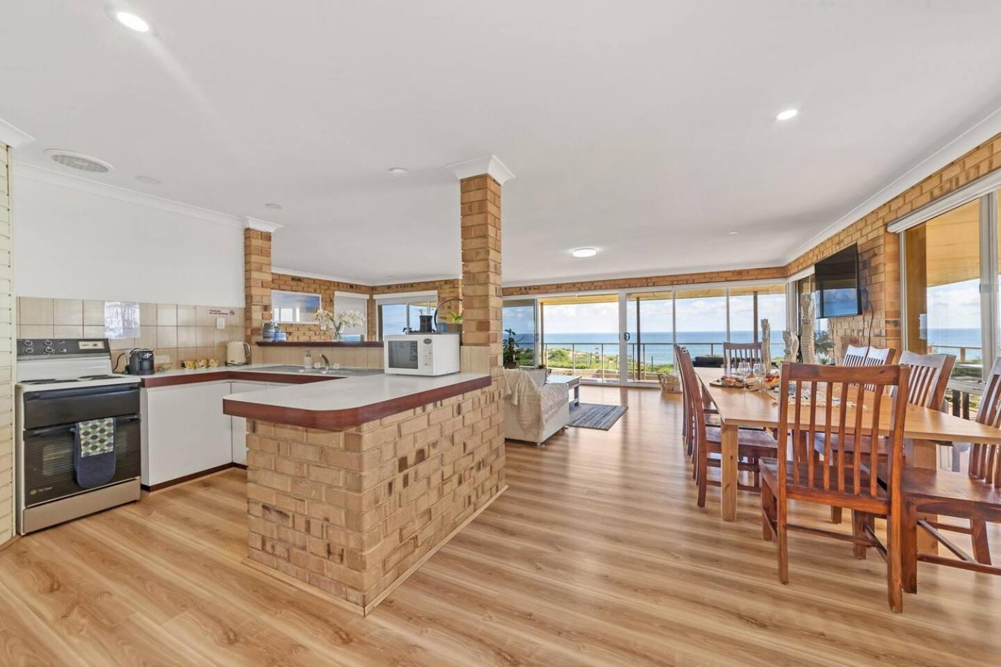 Pet-Friendly Beachfront Family Getaway With Views Villa Mandurah Exteriör bild