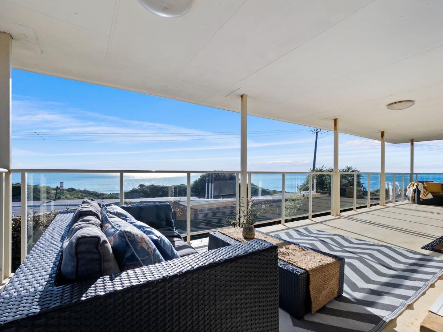 Pet-Friendly Beachfront Family Getaway With Views Villa Mandurah Exteriör bild