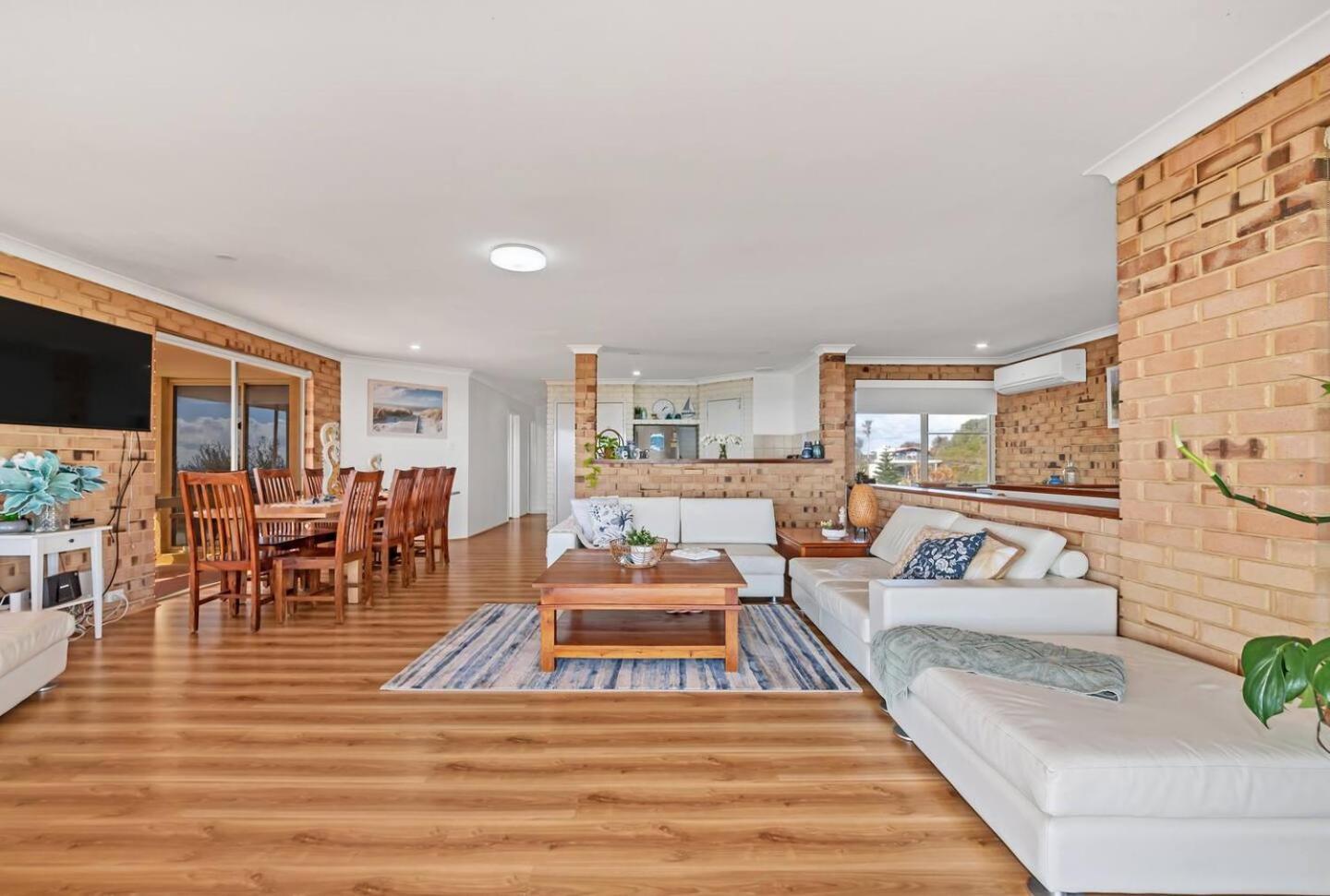 Pet-Friendly Beachfront Family Getaway With Views Villa Mandurah Exteriör bild