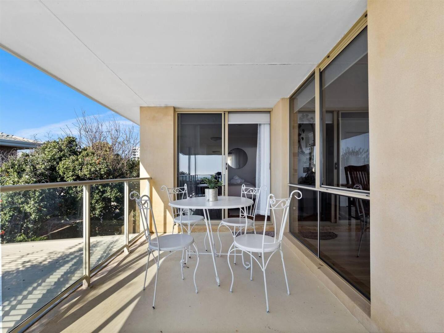 Pet-Friendly Beachfront Family Getaway With Views Villa Mandurah Exteriör bild