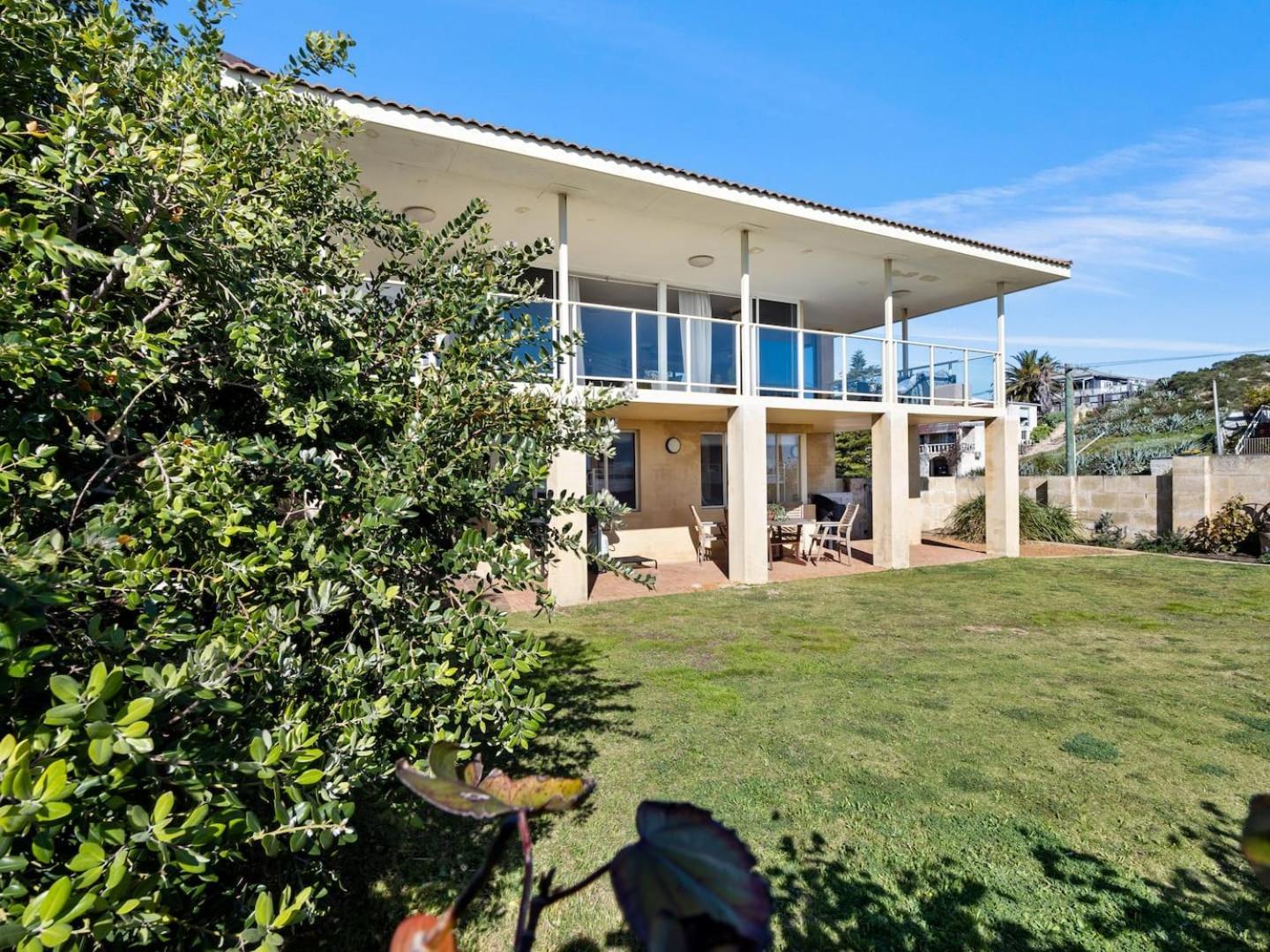 Pet-Friendly Beachfront Family Getaway With Views Villa Mandurah Exteriör bild