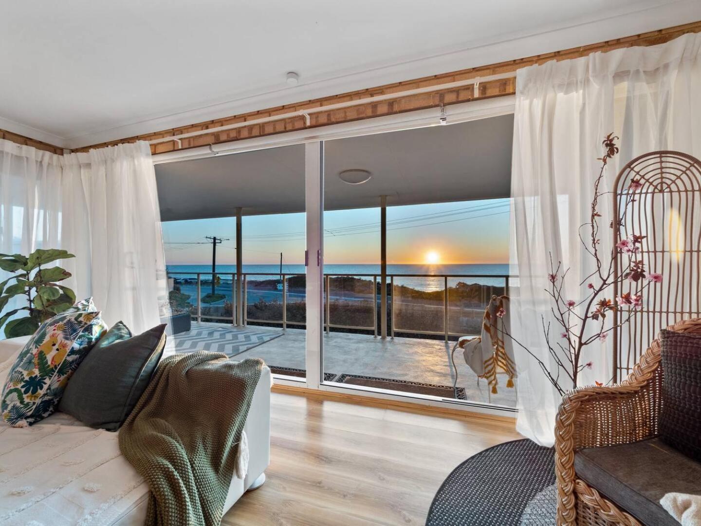 Pet-Friendly Beachfront Family Getaway With Views Villa Mandurah Exteriör bild