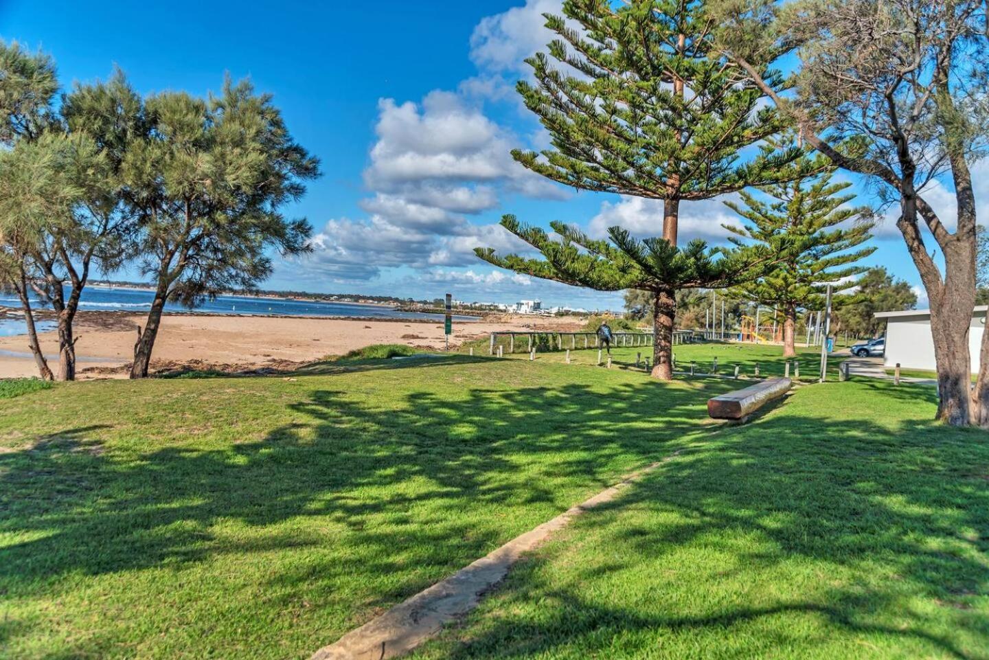 Pet-Friendly Beachfront Family Getaway With Views Villa Mandurah Exteriör bild