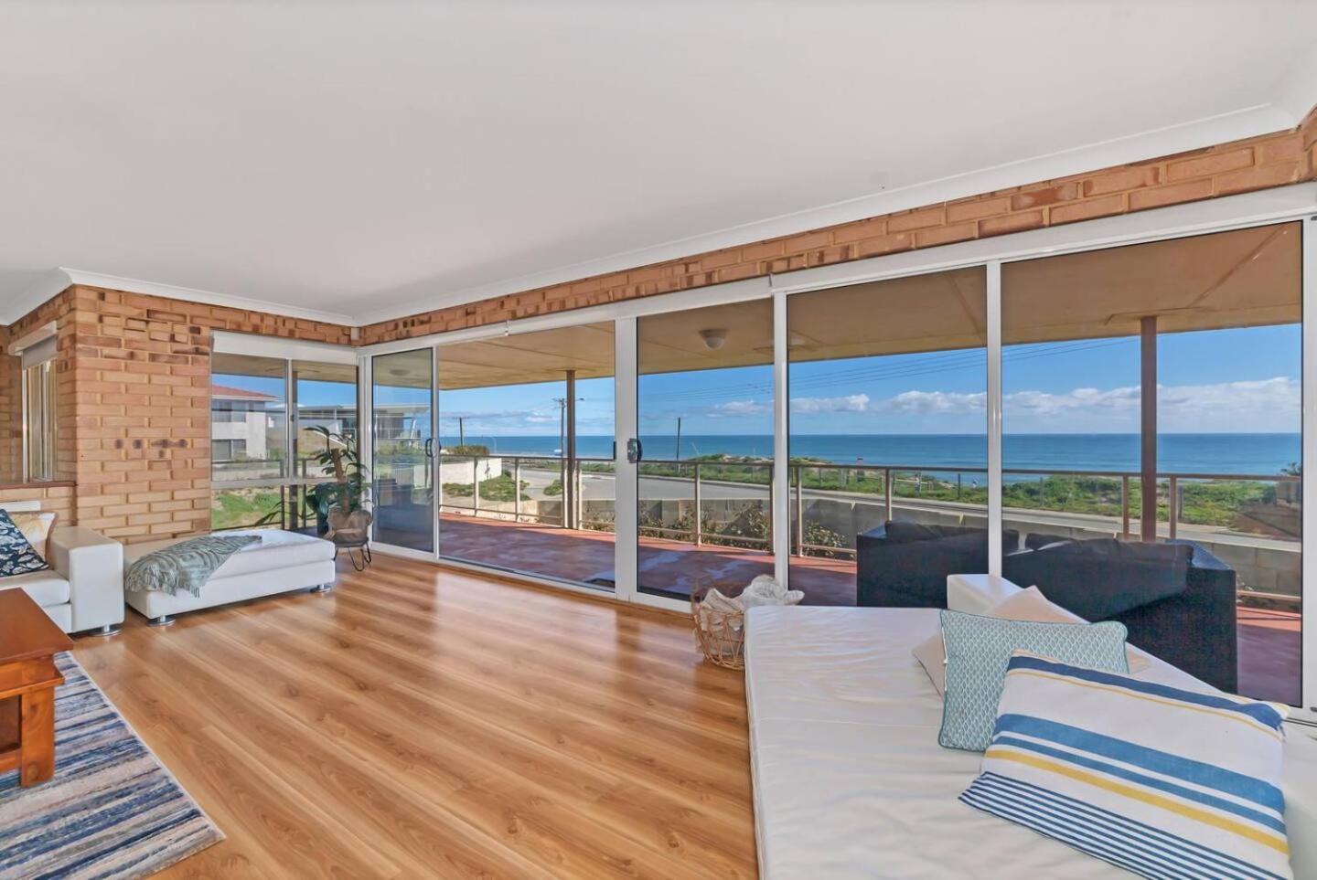 Pet-Friendly Beachfront Family Getaway With Views Villa Mandurah Exteriör bild